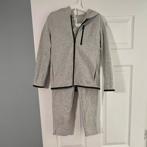 GAP Kids Gray Fit Tech Sweatsuit Boys Size S(6/7)
